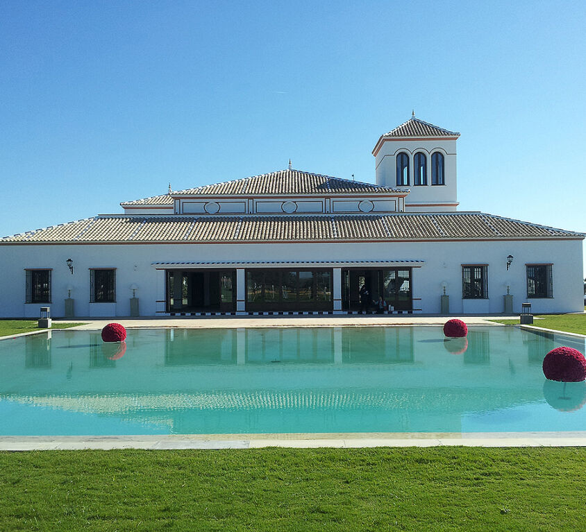 AMPLIACIÓN EN FINCA “LA CAPRICHOSA”. PABELLÓN, ERMITA Y PLAZA DE TOROS