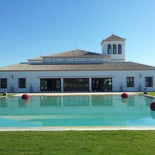AMPLIACIÓN EN FINCA “LA CAPRICHOSA”. PABELLÓN, ERMITA Y PLAZA DE TOROS