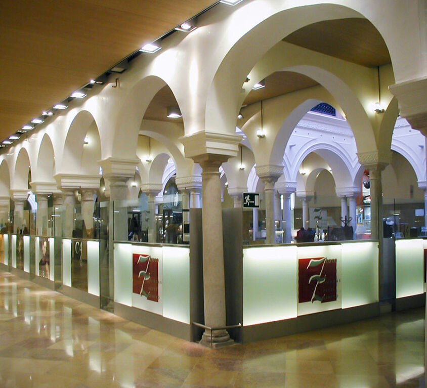 ADAPTACIÓN DE CENTRO COMERCIAL PARA TIENDAS PEYRÉ-CENTRO