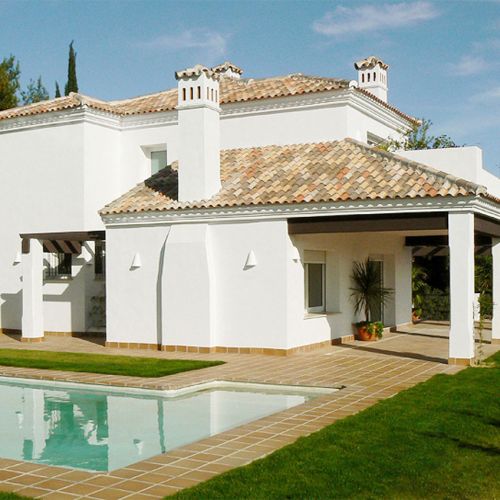 DOS VILLAS EN AVD. DE LOS CORTIJOS. SOTOGRANDE