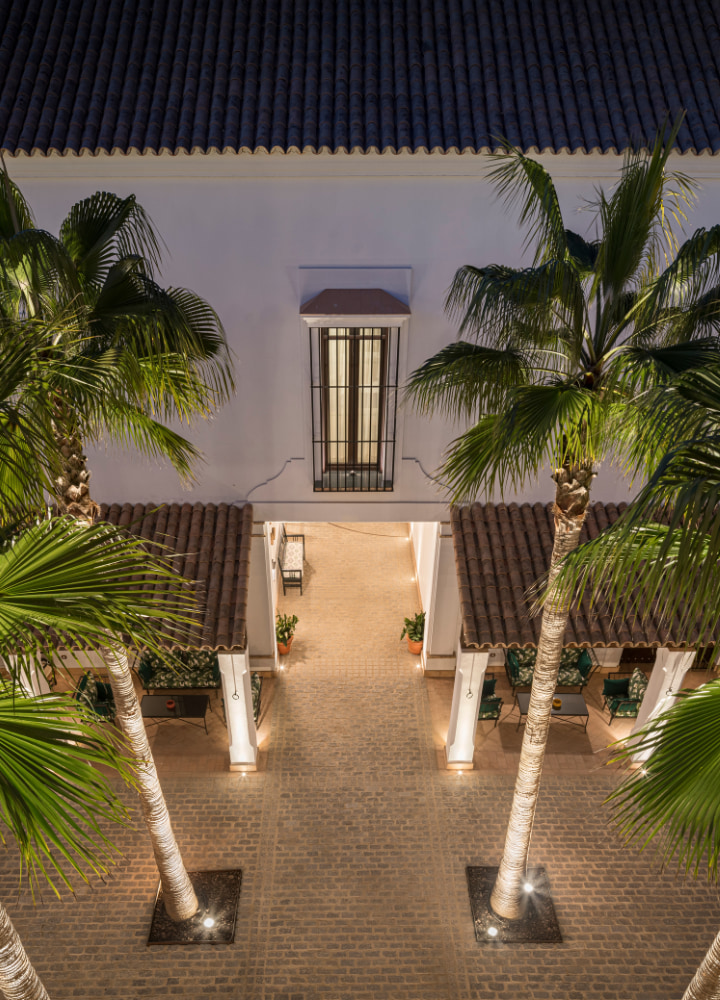 hotel la malvasía patio